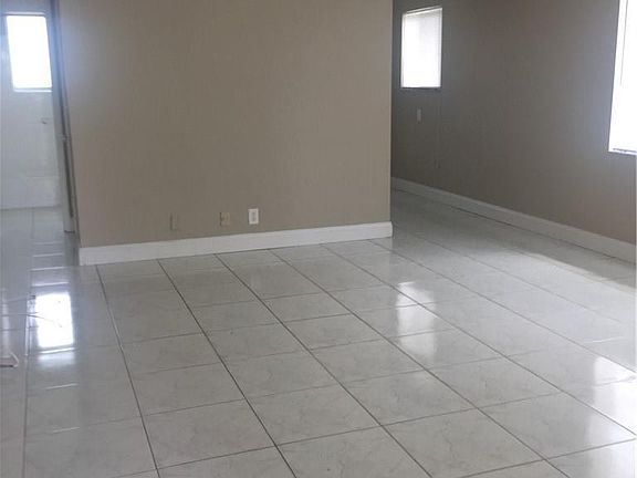 3rd image of 822 NE 18th Ave APT 9