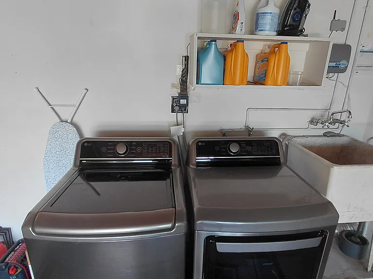 575 Pierpont Dr — Photo 9