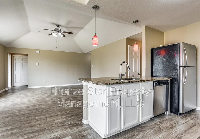 722 Seneca Dr — Photo 5