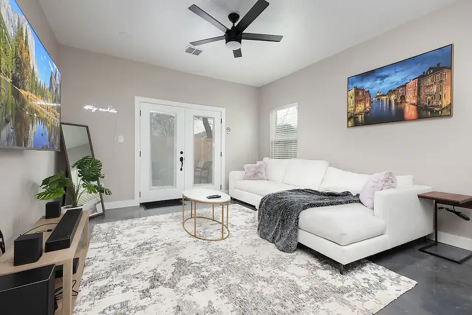3 bed, $2,499 — Photo 1