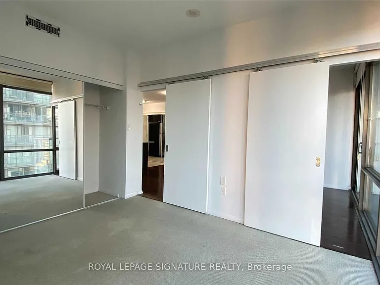 38 Grenville St #2209 — Photo 9