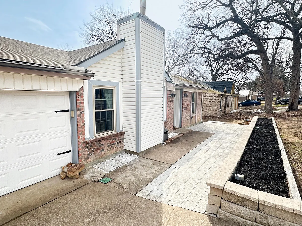 Building Photo - 3707 French Wood Dr
