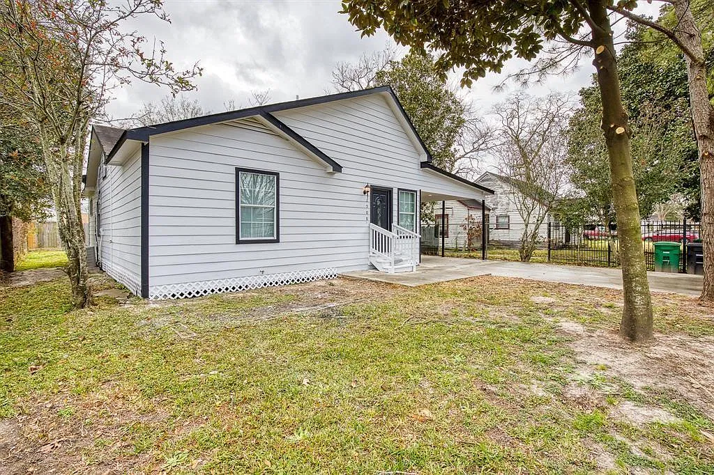 5 bed, 3.0 bath, 1704 sqft, $2,500 — Photo 4