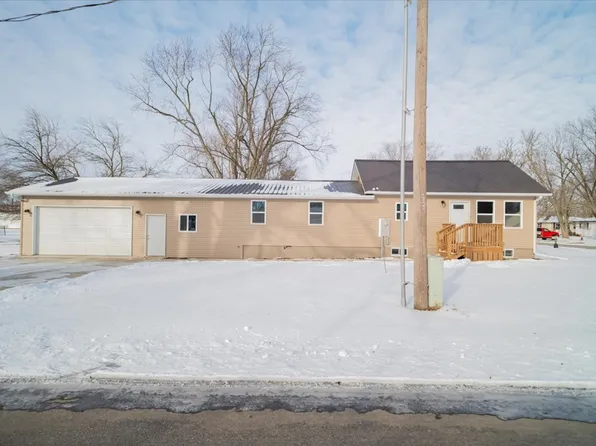 623 York St, Chenoa, IL 61726