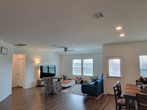 3rd image of 106 Sophora Dr