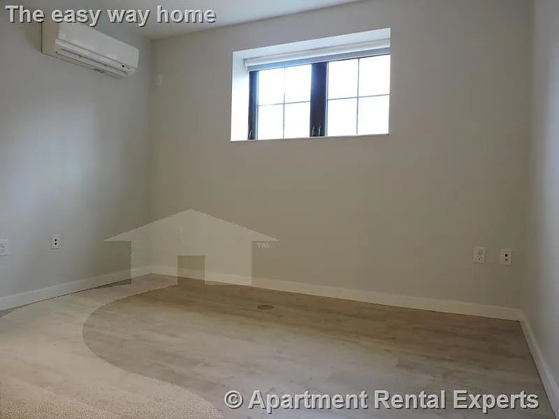 Building Photo - 10 Soden St #6