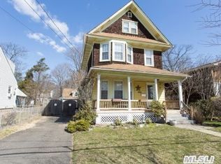 30 Commonwealth Ave, Merrick, NY 11566