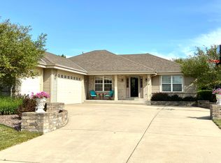 2914 Rocky Creek Dr, Waukesha, WI 53189