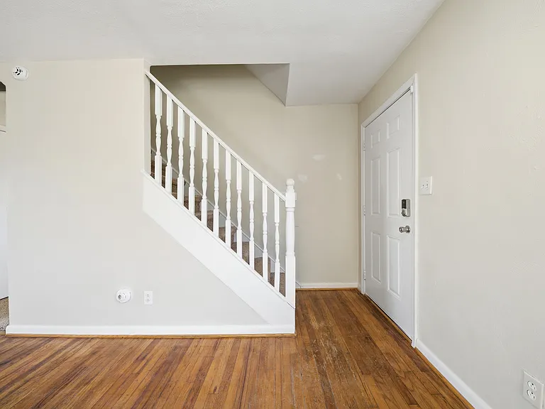 572 Rose Marie Ave — Photo 10