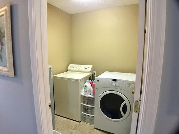 4th image of 323 S Franklin St