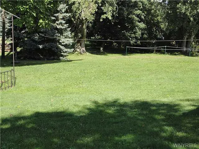 Vernon Cir, Williamsville — Photo 3
