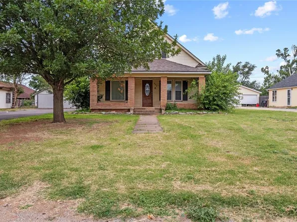 625 N Broadway Ave, Hydro, OK 73048