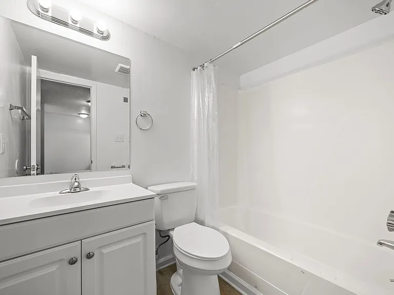 308 W Trinity Ave — Photo 4