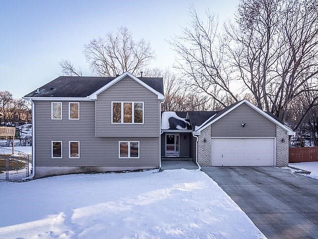 1st image of 901 Leisure Ln