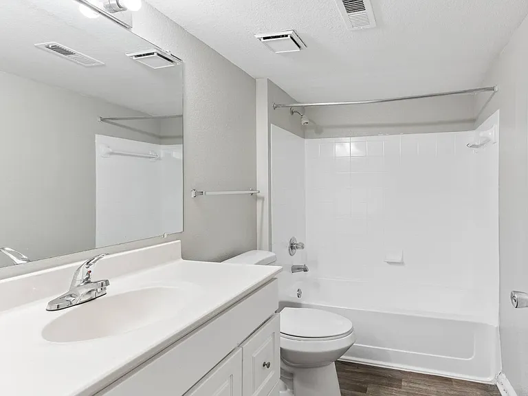 Willow Creek Apartments — Photo 21