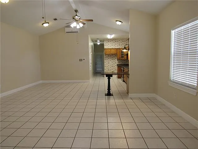 2 bed, 2.0 bath, 1419 sqft, $1,700 — Photo 2