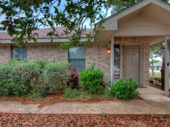 3108 Flanders Dr, Kerrville, TX 78028