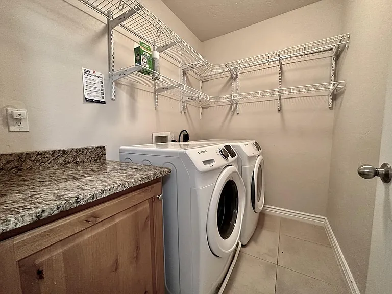 927 E Montana Vista Ln — Photo 37