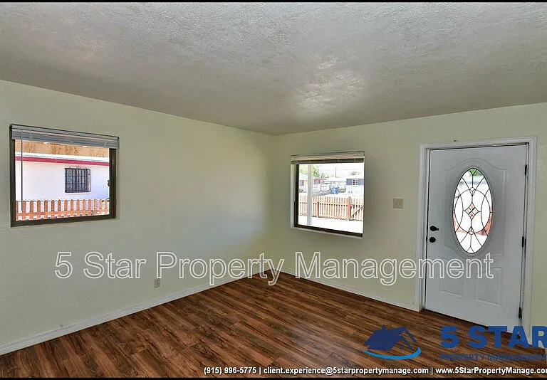 10324 Newport Dr — Photo 8