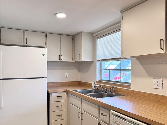 4th image of 1000 S SEMORAN BOULEVARD #305