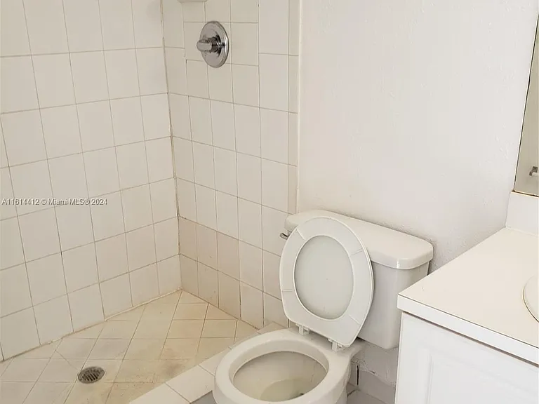 5100 SW 41st St #319 — Photo 9