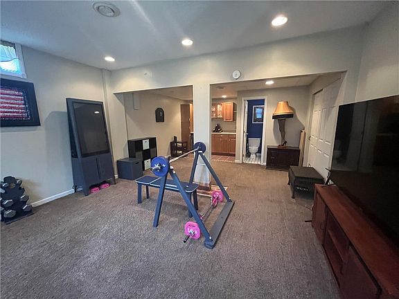 5th image of 302 Allison Dr
