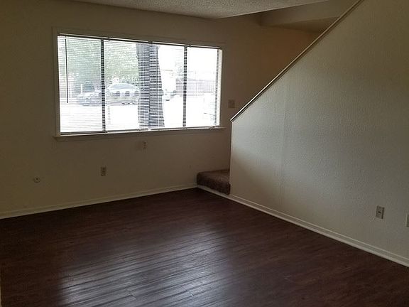 3rd image of 1103 Holik Dr APT A