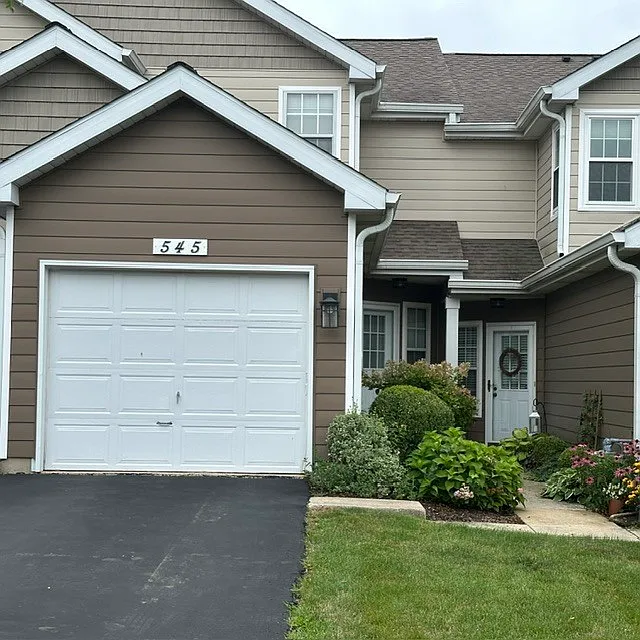 2 bed, 2.5 bath, 1232 sqft, $2,400 — Photo 1