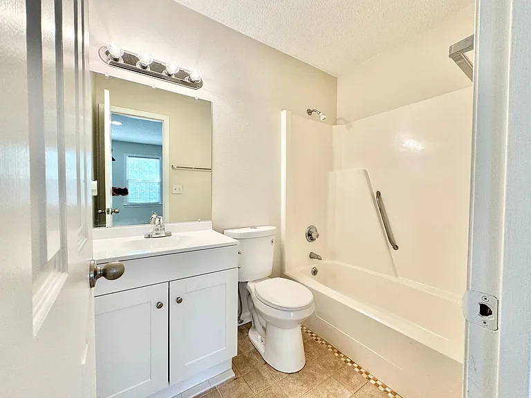 3716 Greenes Xing — Photo 18