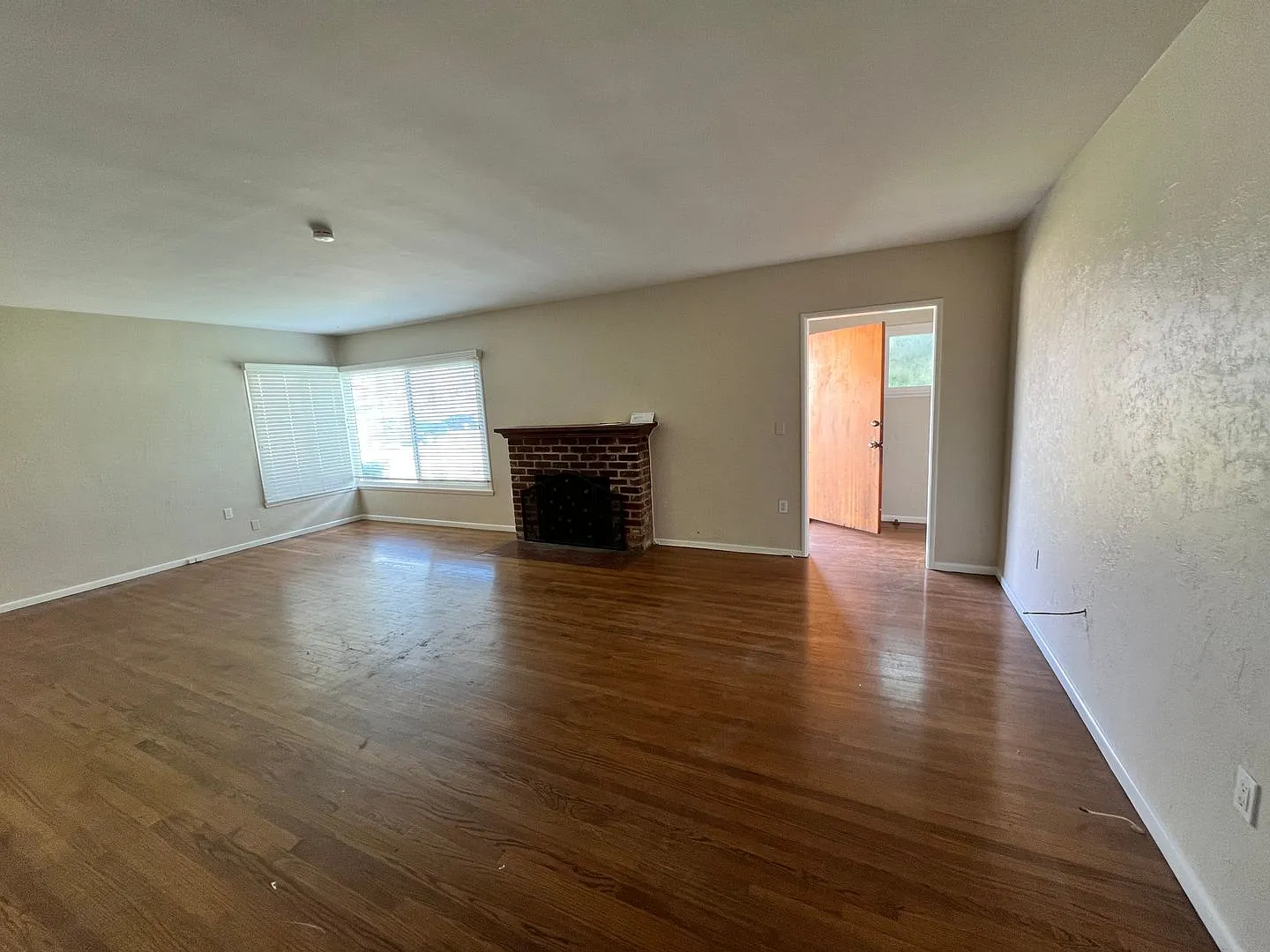 Clean & Sharp 3 bed, 2 bath home in Azusa — Photo 4