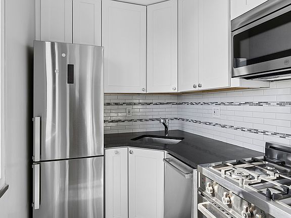 5th image of 407 Park Ave S #Penthouse C