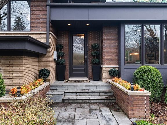 2nd image of 885 Oak Dr