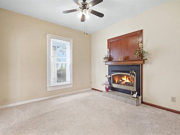 3rd image of 823 D Ave NW