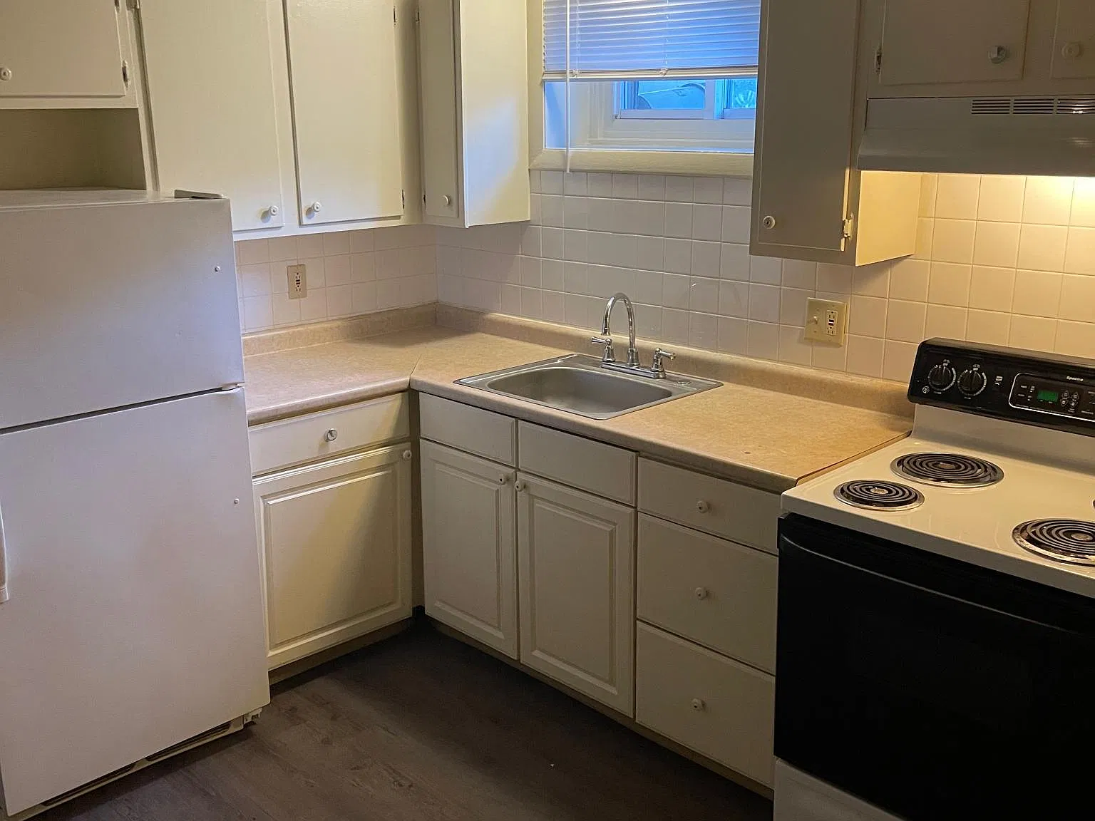 2 bed, 900 sqft, $1,300 — Photo 3