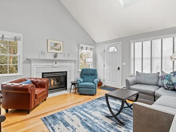 216 N Falmouth Hwy, North Falmouth, MA 02556