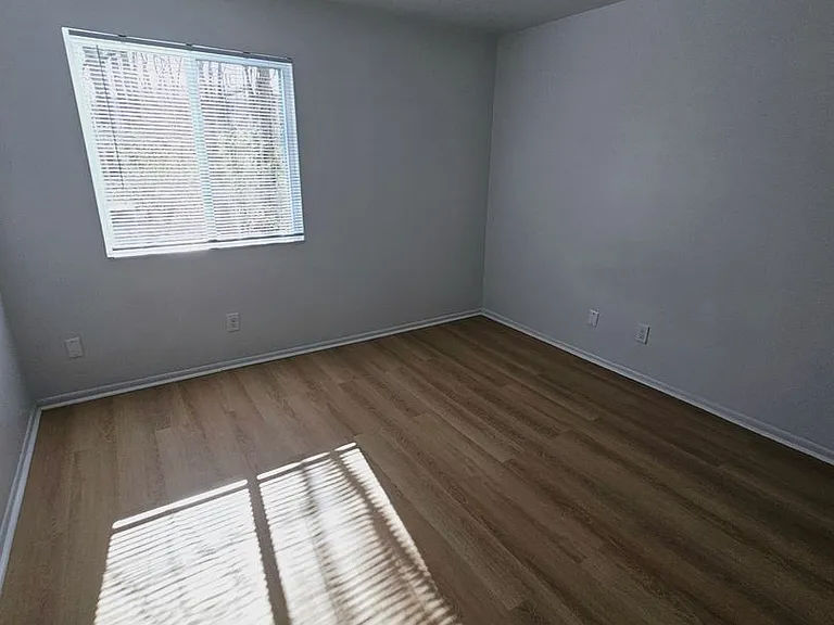 Sugarbush Apartments — Photo 201