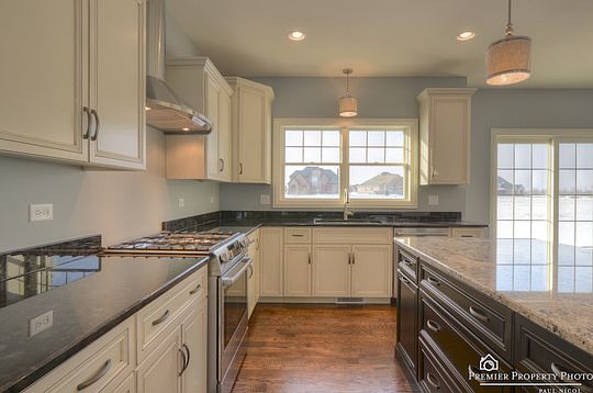 5th image of 8534 Stone Creek Blvd