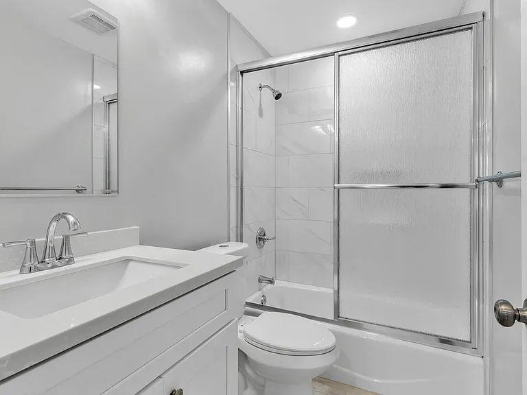 4520 1/2 Alice St — Photo 8