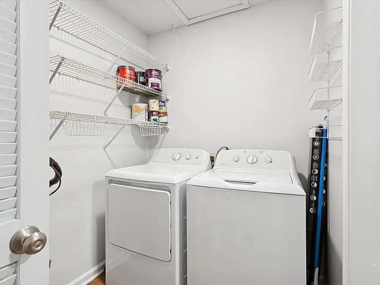 1563 N King St #105 — Photo 14