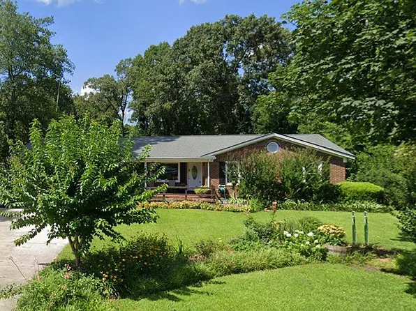 900 Southview Cir, Fayetteville, NC 28311