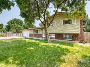 9421 W Desert Ave, Boise, ID 83709