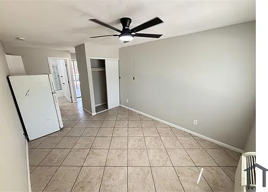 1 bed, 300 sqft, $895 — Photo 2