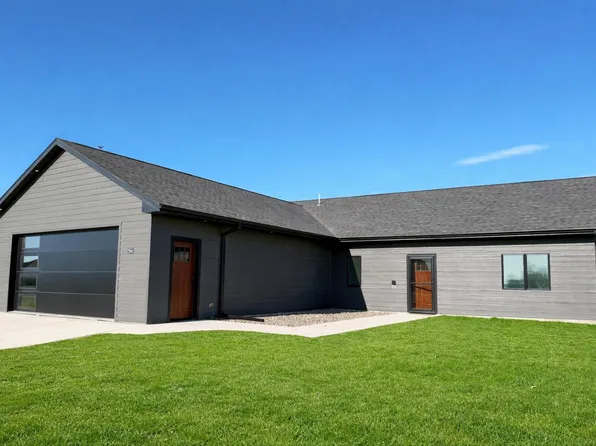 2541 Prairie Eagle Cir, Huron, SD 57350
