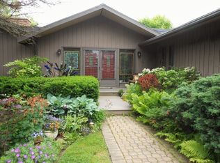 1295 Margate Ln, Libertyville, IL 60048