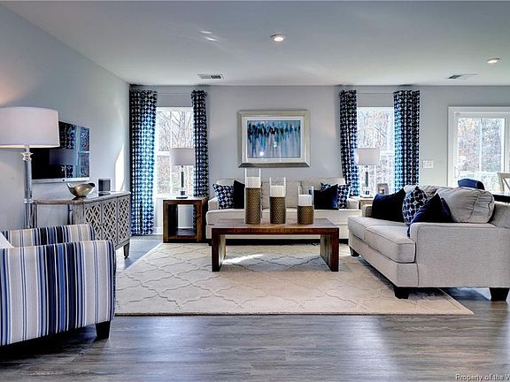 2nd image of 100 Valley Gate Ln