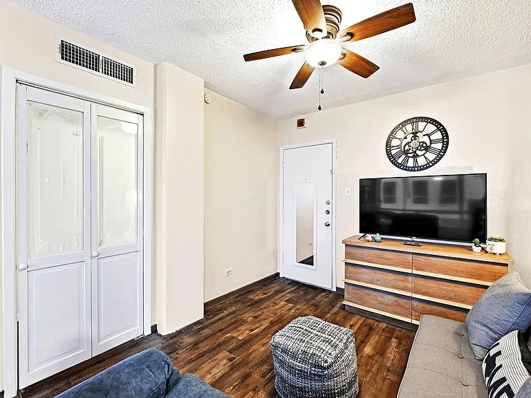 1212 Guadalupe St #308 — Photo 2