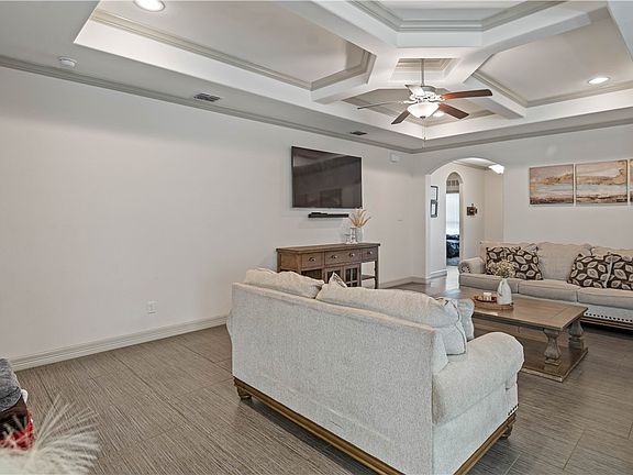5th image of 3041 Neches Dr