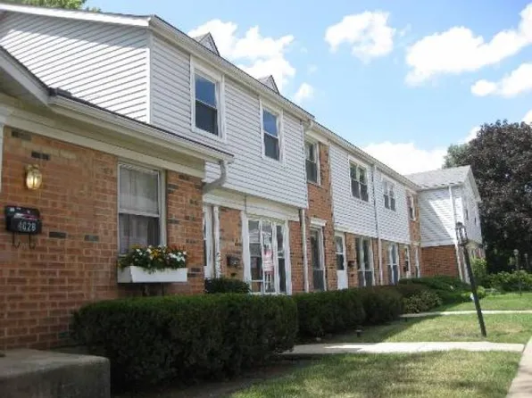 4027 Oxford Ct, Streamwood, IL 60107
