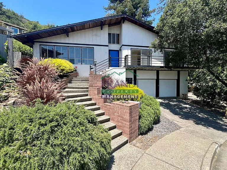20 Graceland Dr — Photo 28