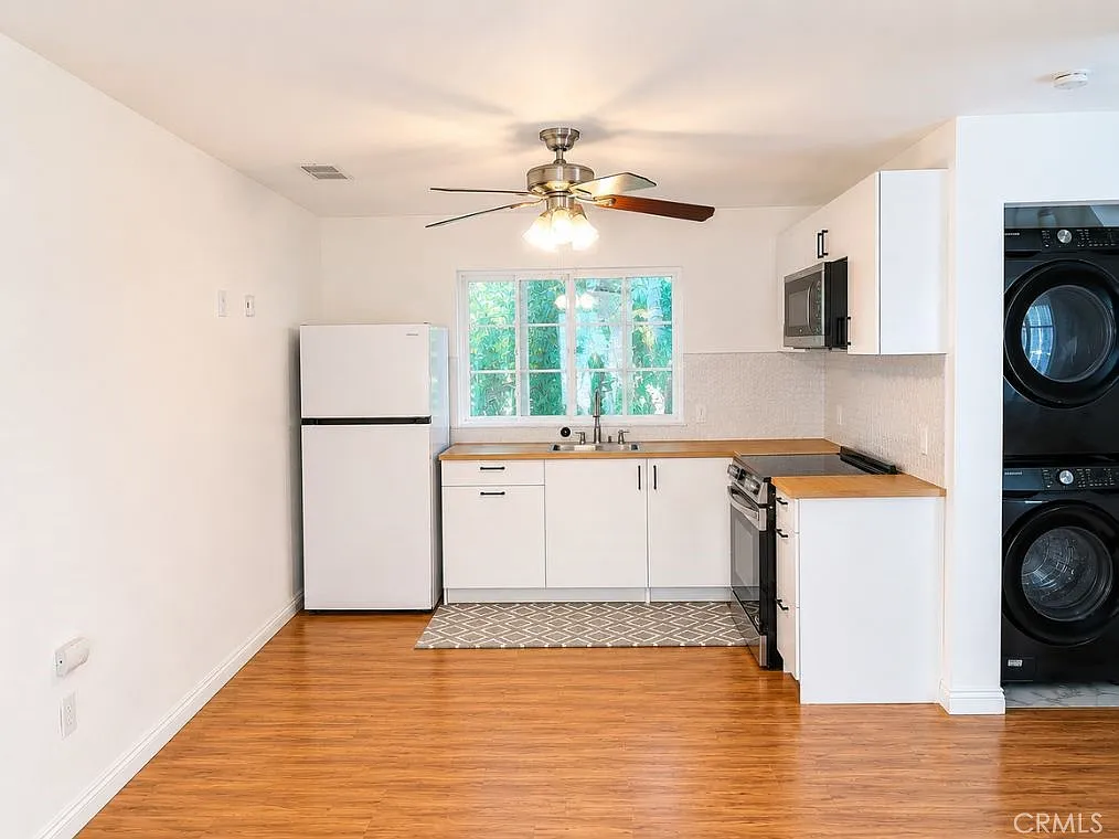 2 bed, 1000 sqft, $2,600 — Photo 2